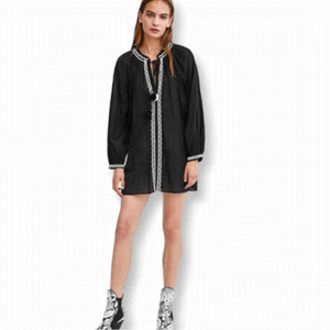 𝅺ZARA black embroidered Pom poms tunic top Sz XS